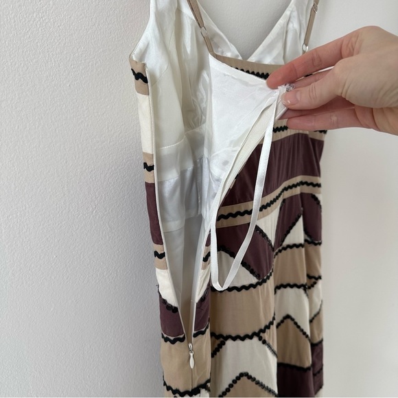 [SOLD] BCBG Maxazria Brown Tan Flare Summer Dress with sequin detail Size 6 - Picture 7 of 14